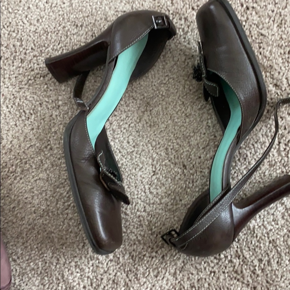 Size 10 Brown strapped pump
